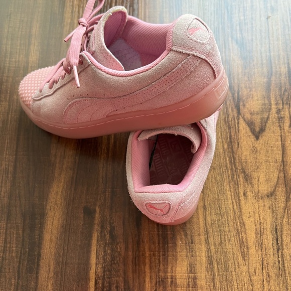 Puma shoes in size 7 - Picture 2 of 5